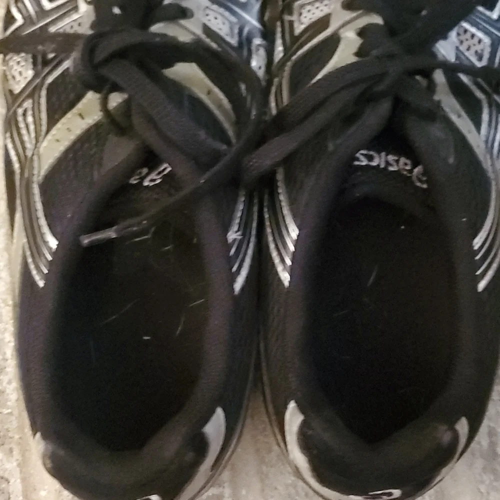 Asics shoes hyper MD 4 track shoes metal Spikes size 10.5 has flaws